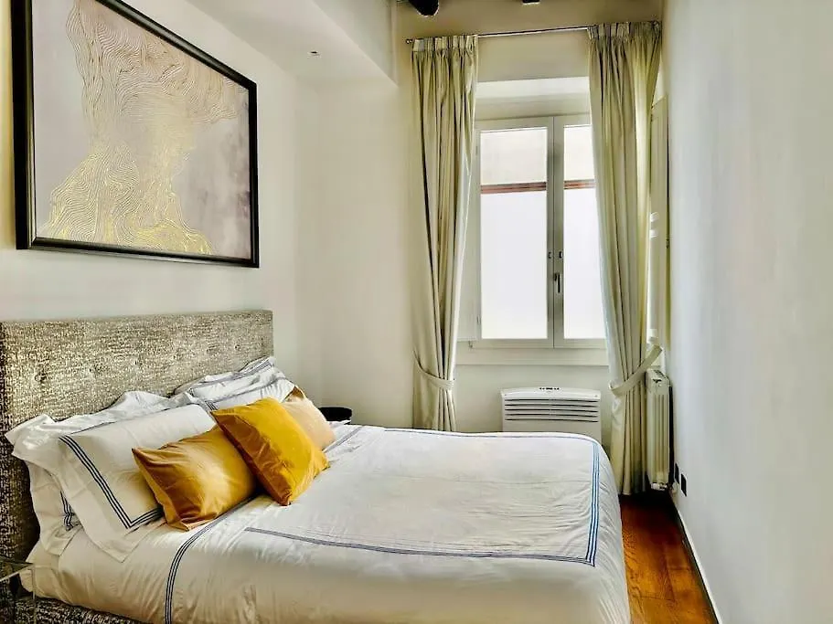 Apartment Romantico Appartamento Con Vista Su Ponte Vecchio Florence Italy